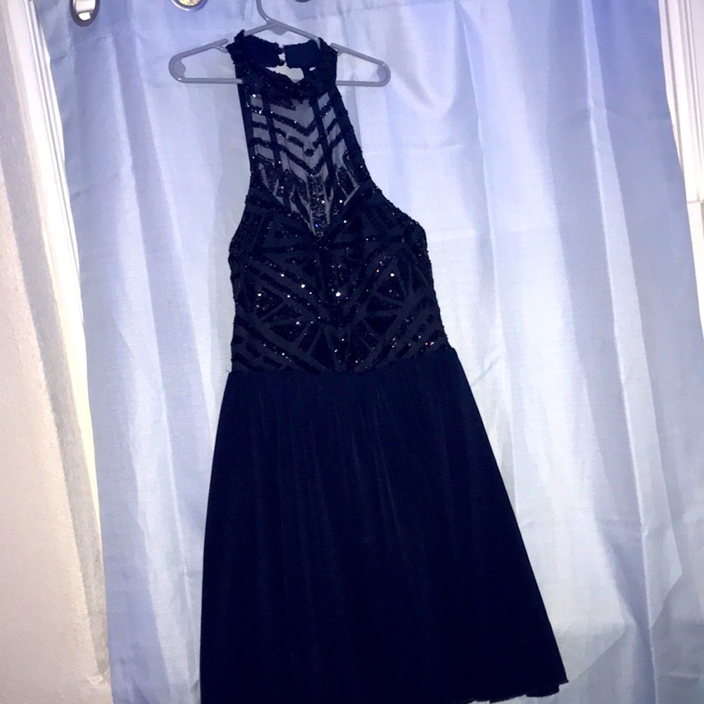 Been worn once. it’s a homecoming dress